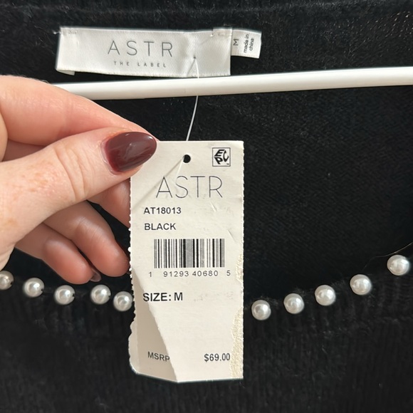 ASTR pearl lined square neck sweater - Picture 6 of 6